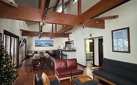 Bears Den Mountain Lodge